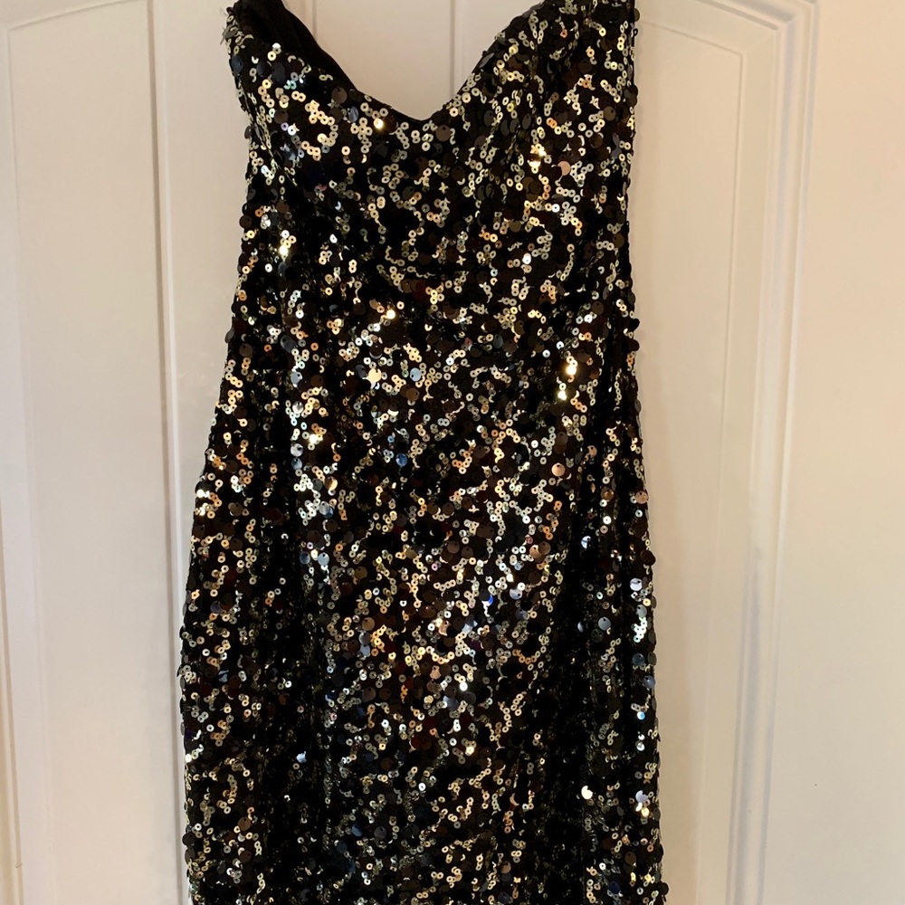 Strapless sequins dress